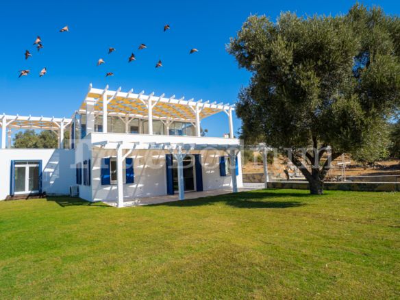 Bodrum Yalıçiftlik 585m2 Bahçeli Teraslı Müstakil Modern Köy Evi