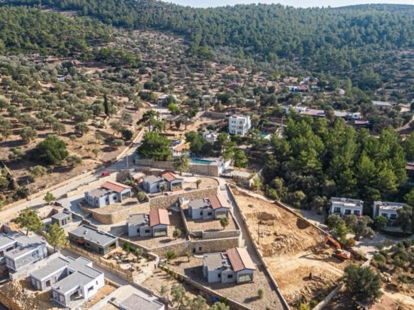Bodrum Yalıçiftlik 650 m2 Bahçeli Doğa Manzaralı Tek Kat Taş Ev