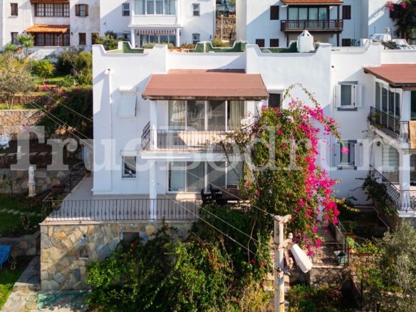 GÜMÜŞKAYA SİTESİ- DENİZ MANZARALI İKİZ VILLA