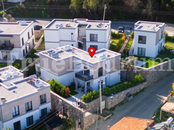 Gündoğan da Anayola Cepheli Yeni Sitede Düz Ayak 1+1 Daire