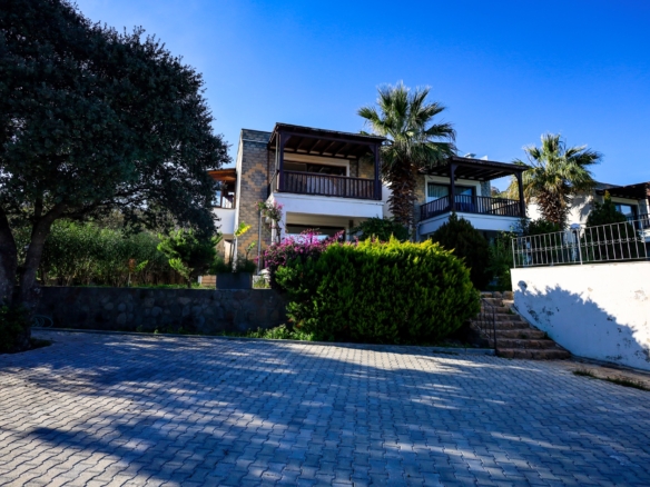 TÜRKBÜKÜ – KIRLANGIÇ SITESI 2+1 ÜST KAT DAIRE
